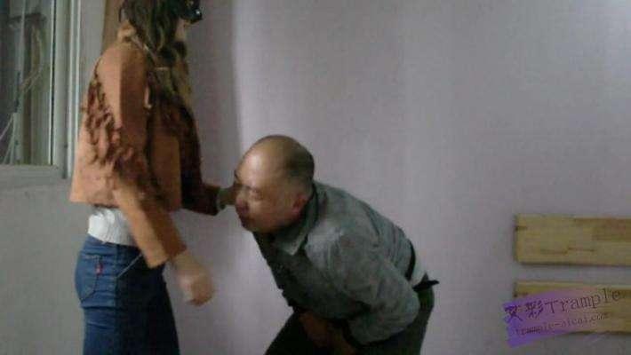 跆拳道美女人肉沙包 跆拳道美女人肉沙包