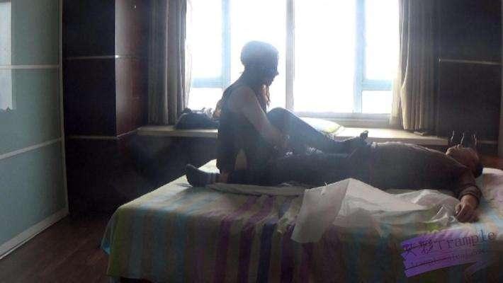 莉莉美腿魅惑足责绞杀