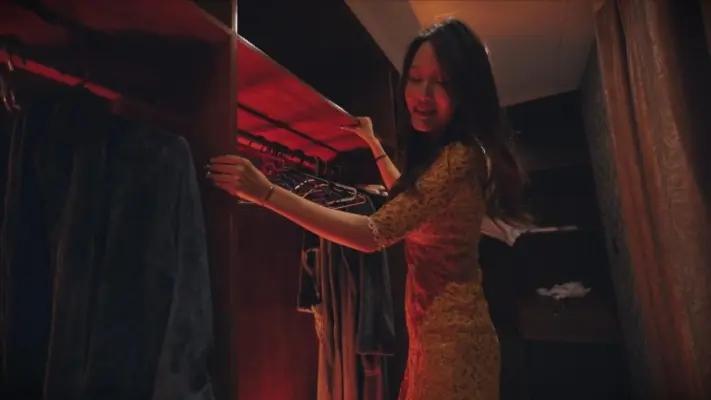 『奴隶岛』—服装店刺激高跟踩踏