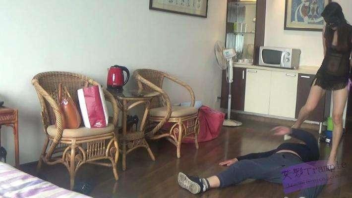 菲菲女神教训变态男（上）