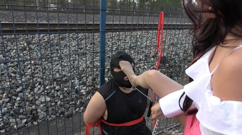 户外粗口羞辱，残酷耳光，骑马