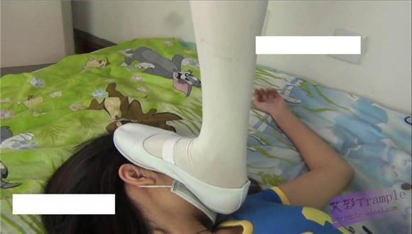 甜儿公主虐踩向老师告密l的LULU G-NV-103