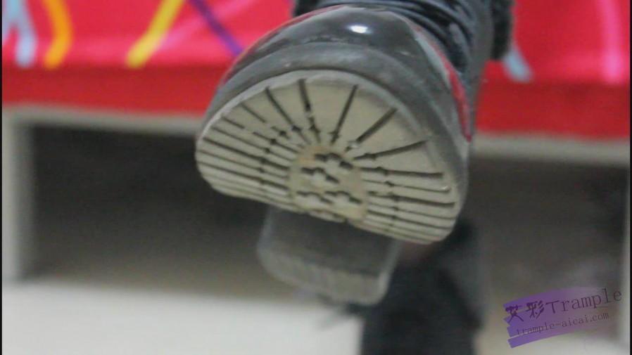 第一视角脏鞋底，高跟鞋羞辱