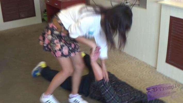 小薇实战防身情景演练