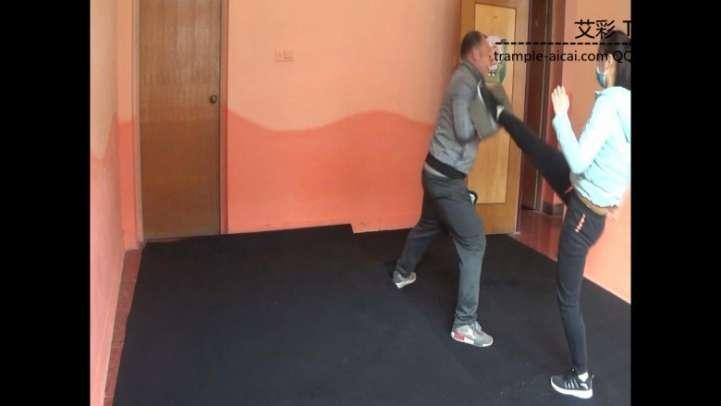 女子大生防狼术演练