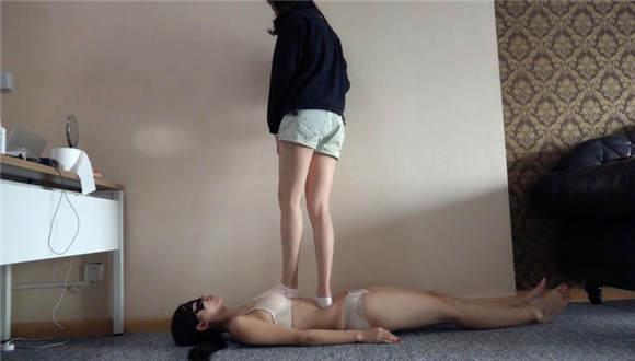 棉袜帆布鞋践踏调教母狗