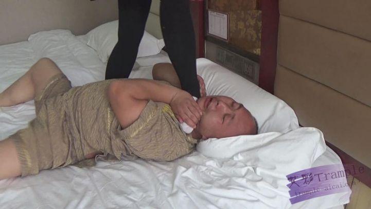 女特工踩死叛徒