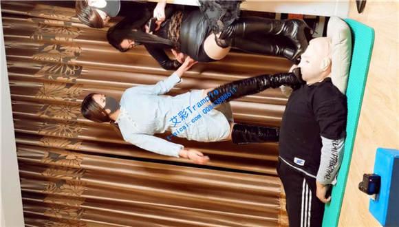 人皮地毯I 三S长靴全体重丝袜踩头