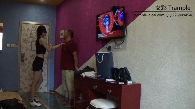 偷闻女主内衣遭虐打