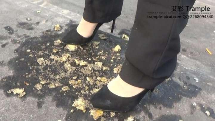 踩姐职业装高跟物体粉碎2