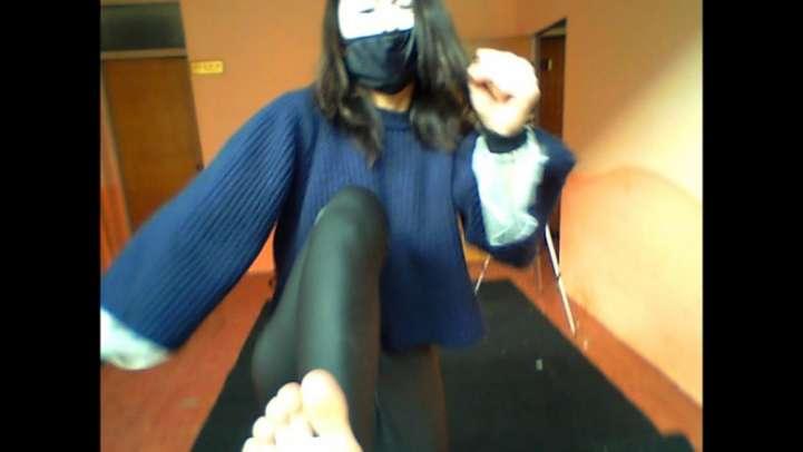 组织女打手吊打逃跑者