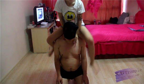 清纯小主骑坐肥猪 ！