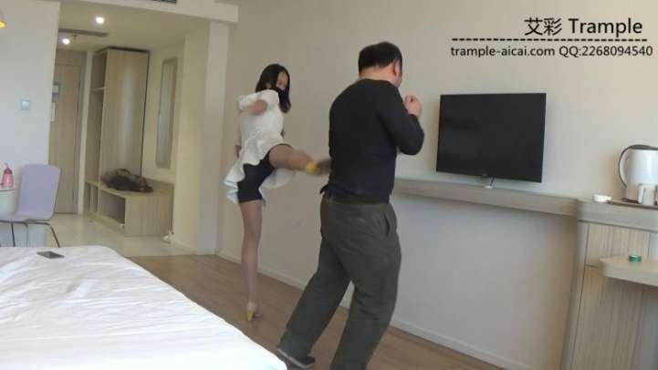 被老婆痛揍