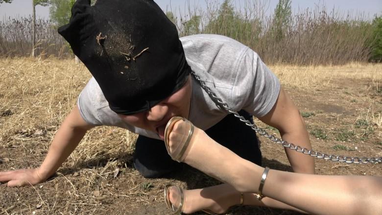 户外重度虐乳，极度羞辱