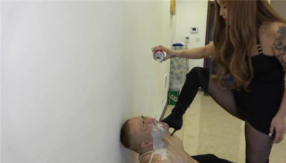 【冷柔】暴力脚深喉,插吐插出血 【冷柔】暴力脚深喉,插吐插出血