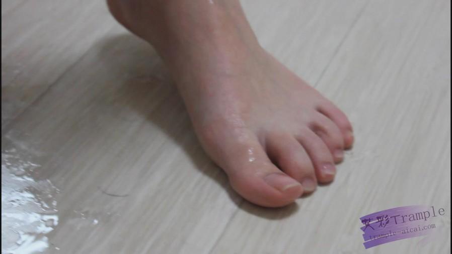 第一视角口水羞辱，贱狗快来舔我吐到鞋袜上的口水