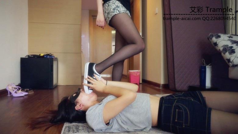 『小妮女女』小妮虐待羞辱鞋袜撞衫女 『小妮女女』小妮虐待羞辱鞋袜撞衫女