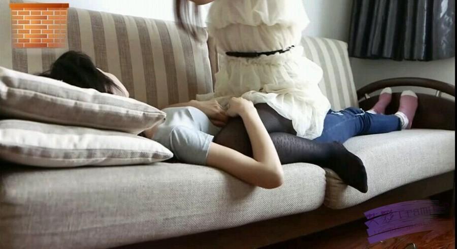 超级性感清纯大美女踩踏骑坐小美女G-NV-182