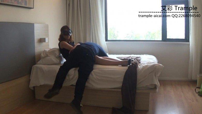 女特工潜入宰杀暴徒