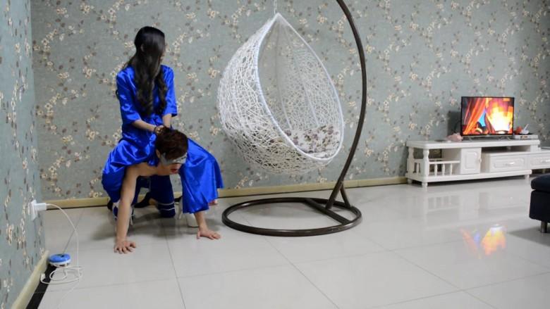 『奴隶岛』—靴下的威严