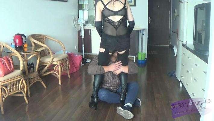 莉莉金九电气按摩