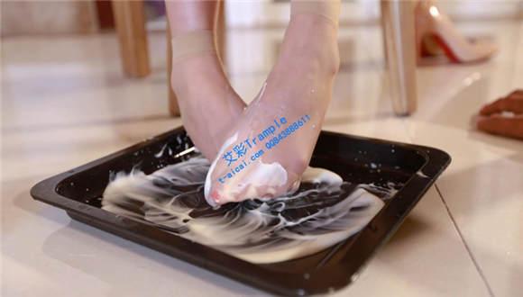 『奴隶岛』—灵灵短肉丝脚喂食