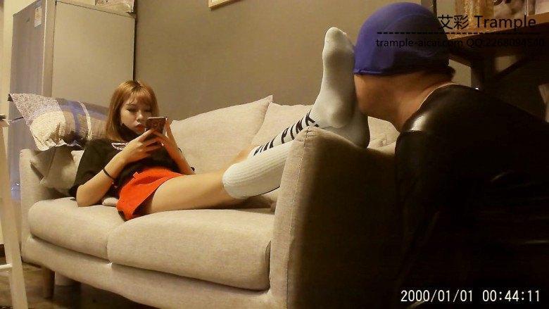 高档酒吧戏弄脚奴