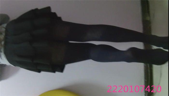 主人下班回来拿狗出气各种耳光踢打踢裆踩踏 （燕子原创）