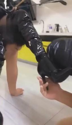 冷柔S-女王装暴力狠虐狗