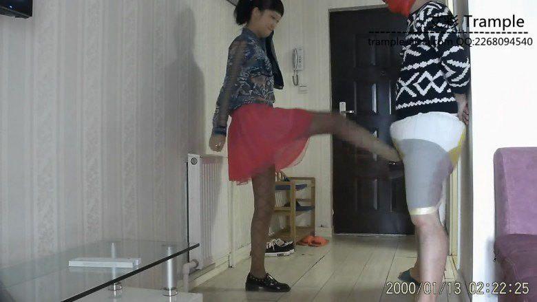 银行职员裆下美脚颜面脚责控