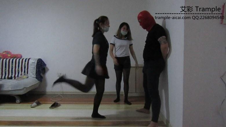 婷婷小徐第一次暴力踹裆