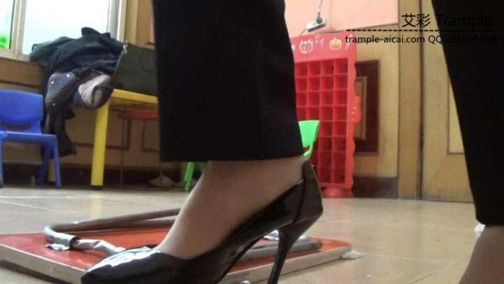 职业装木板压碎