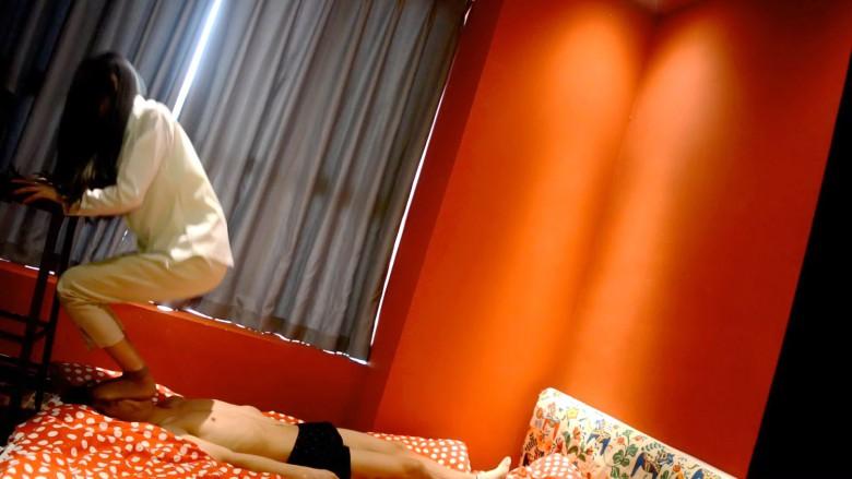 『奴隶岛』—史上超重度全体重跳虐脸部