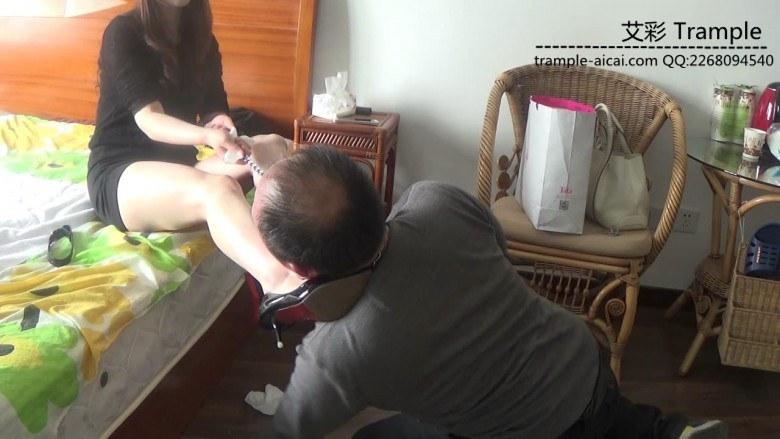 莉莉女主骑马腿绞