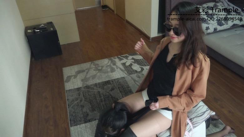 『小妮女女』骑乘调教贱母马