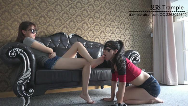 『小妮女女』白袜运动鞋全体重无情践踏女M