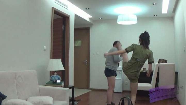 跆拳道女生玩死小偷.