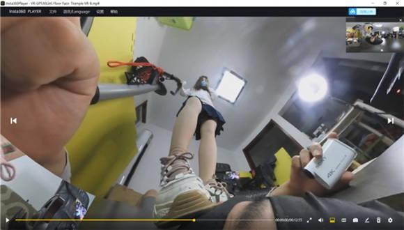 VR人脸地板下集 全语言羞辱 棉袜套厚丝袜 臭袜子踩脸窒息折磨