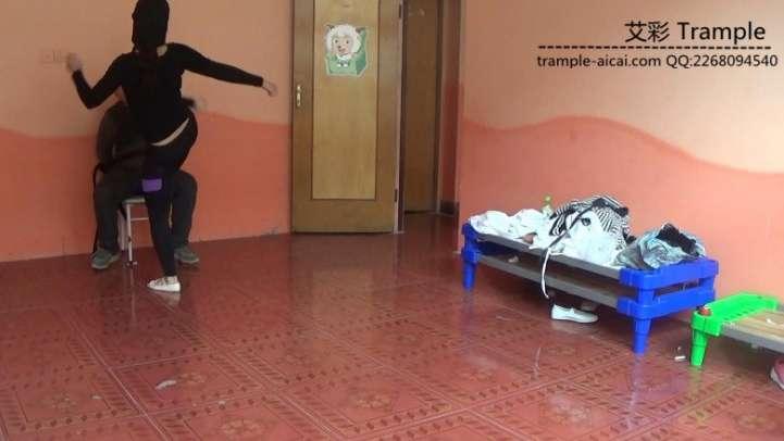 剧情片蒙面女杀手入室杀害卧底警察