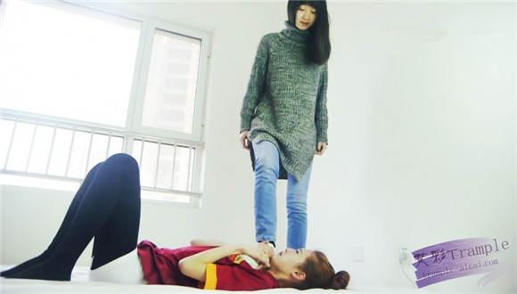 至尊LULU女女侮辱 校花儿大战之不打你，你骨头痒 G-NV-178