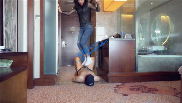 小默牛仔裤白袜运动鞋调教