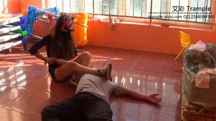 剧情片入室女绑匪。