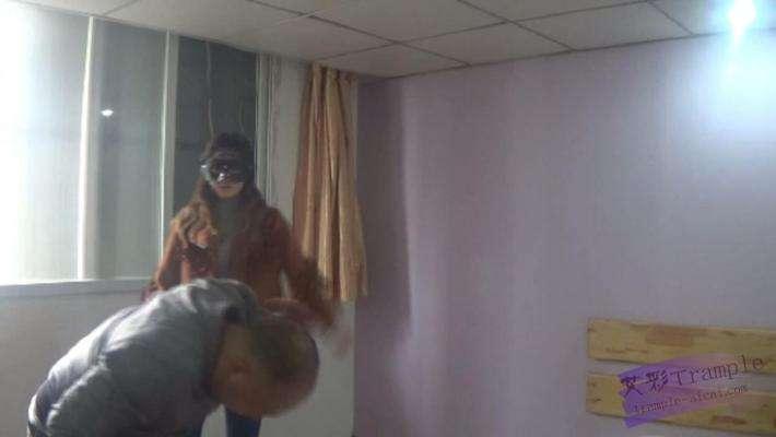 跆拳道美女人肉沙包 跆拳道美女人肉沙包