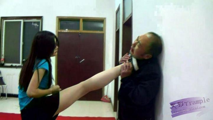 丽娜的复仇–赤脚夹脖子扭断