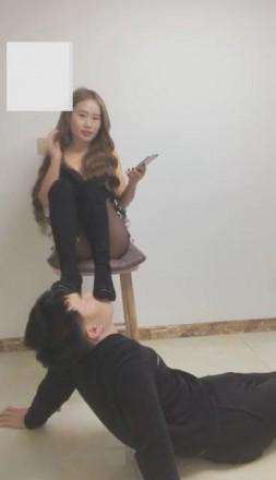 【冷柔s】女王装长靴暴踹狗头，踹傻贱狗