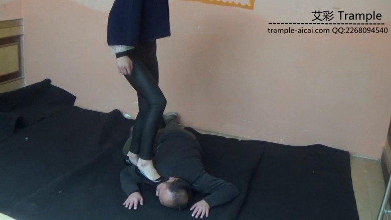 女老大教训组织人员