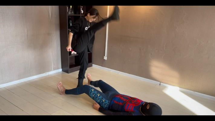 【蛋碎娇娃】『超S·联盟』路遇猥琐男？踢废！ YC-220726-4