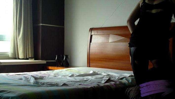 莉莉美腿魅惑足责绞杀