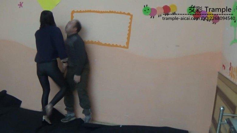 女老大教训组织人员