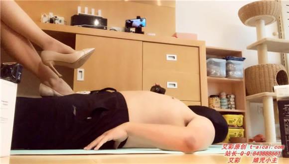 婧児全语言 高跟丝袜全体重踩踏玩脚下的奴